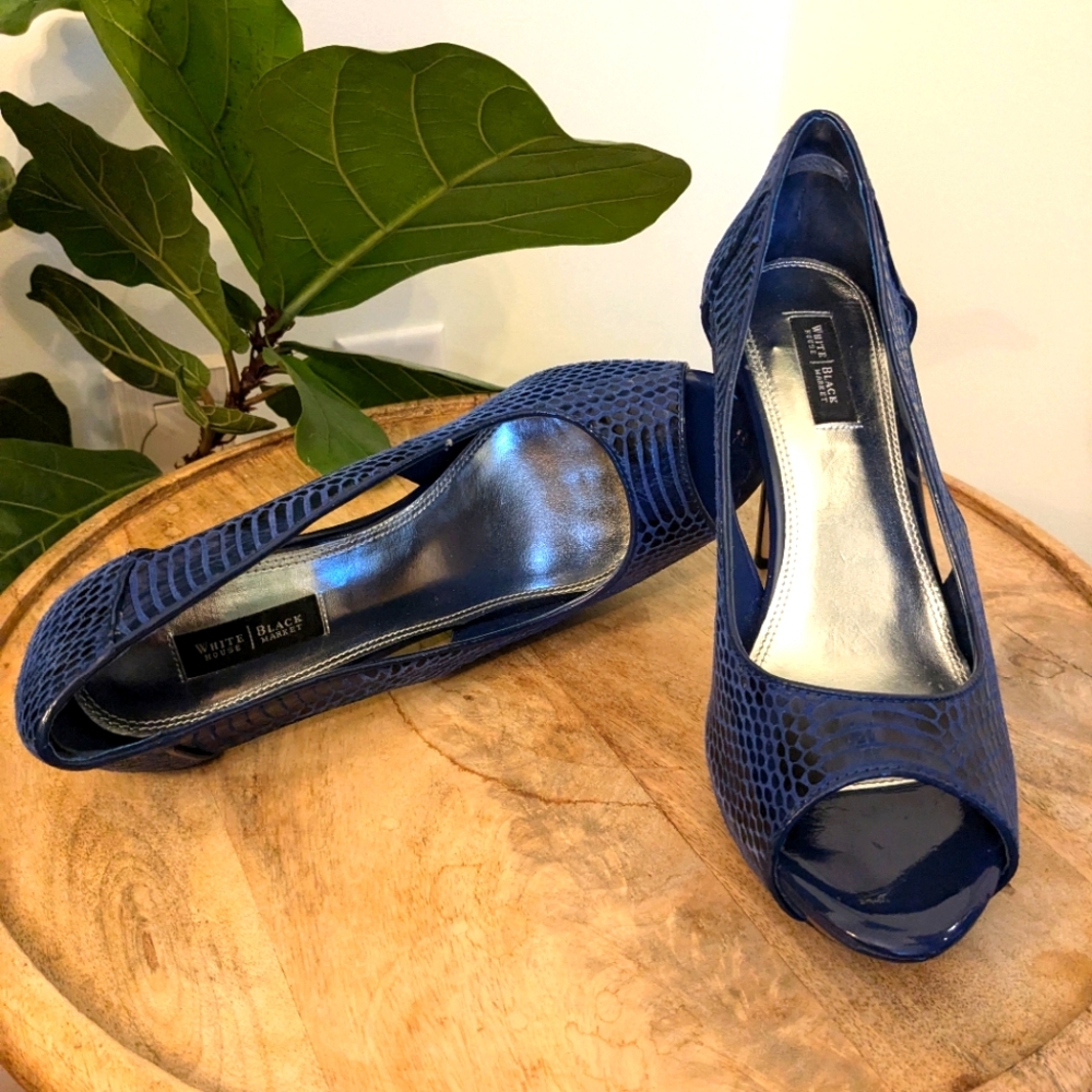 White House Black Market blue leather python print heels Size 8.5